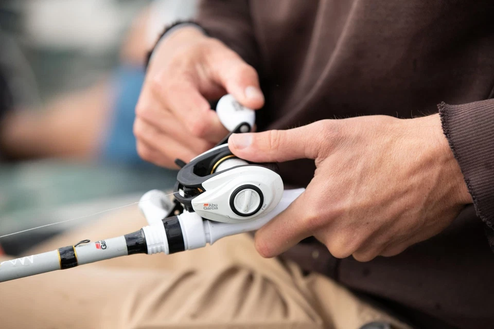 Carrete de baitcast Abu Garcia Max Pro para zurdos equipo de pesca ligero relación 71 Foto 3 de 4