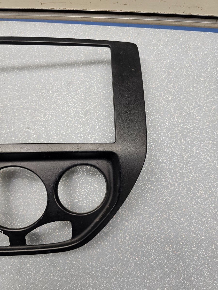 🔥05-07 FOCUS DASH RADIO STEREO DISPLAY CLIMATE CONTROL BEZEL TRIM