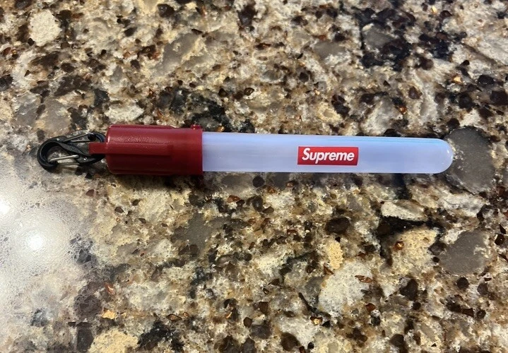 Porte clés Supreme DEL Glowstick Nite Lite rouge SS18 authentique