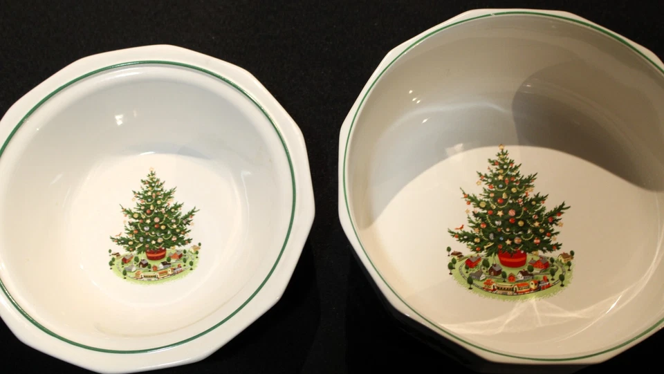 Pfaltzgraff Christmas Heritage Salad & Vegetable Bowls USA - Image 2 of 3