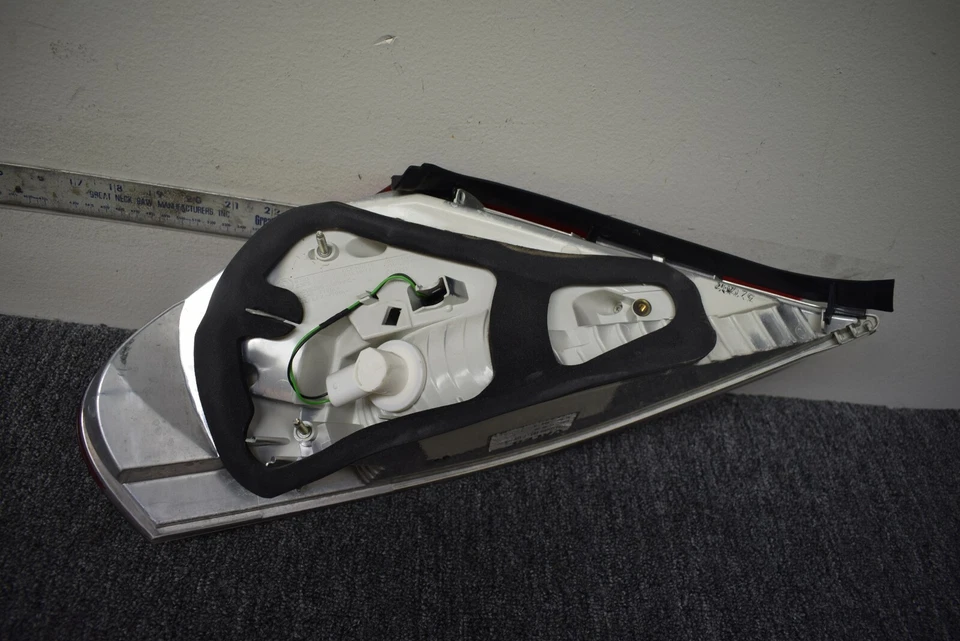 Luz trasera derecha BMW M6 2006-2007 OEM de fábrica Foto 4 de 4