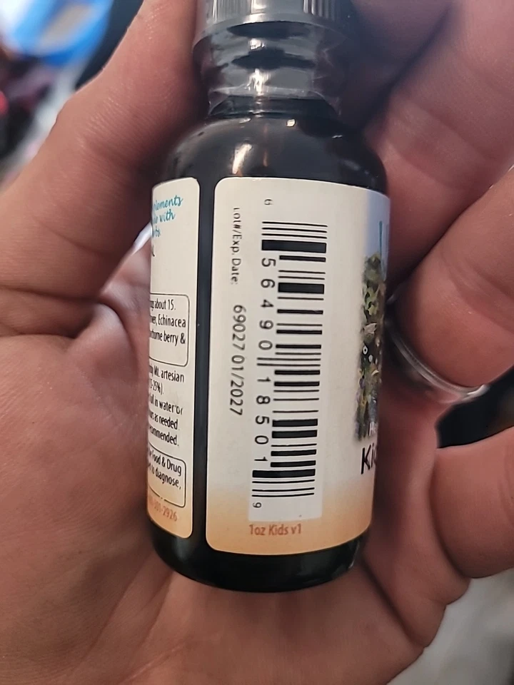 Suplemento herbal Wishgarden Kick It It Immune para niños 1 fl oz 30 ml caducidad 27/01 Foto 2 de 2