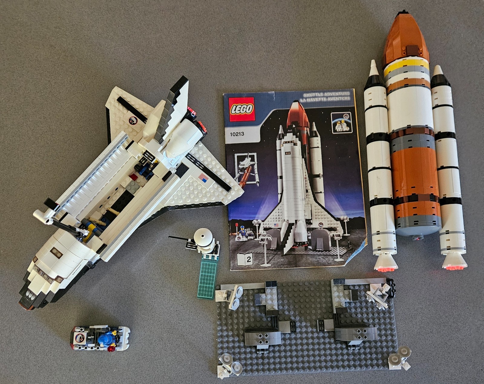 Lego Shuttle Adventure 10213 not complete
