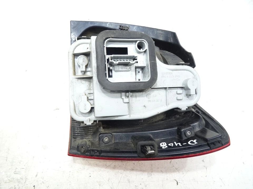 Luz trasera izquierda VOLKSWAGEN POLO MATCH MK5 2011 6R0945257H Foto 4 de 4