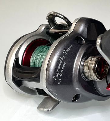 い*ー様 USダイワ MEGAFORCE100TSH Daiwa Megaforce Twitchin 100TSH 7.1 1 Baitcasting Fishing Reel for