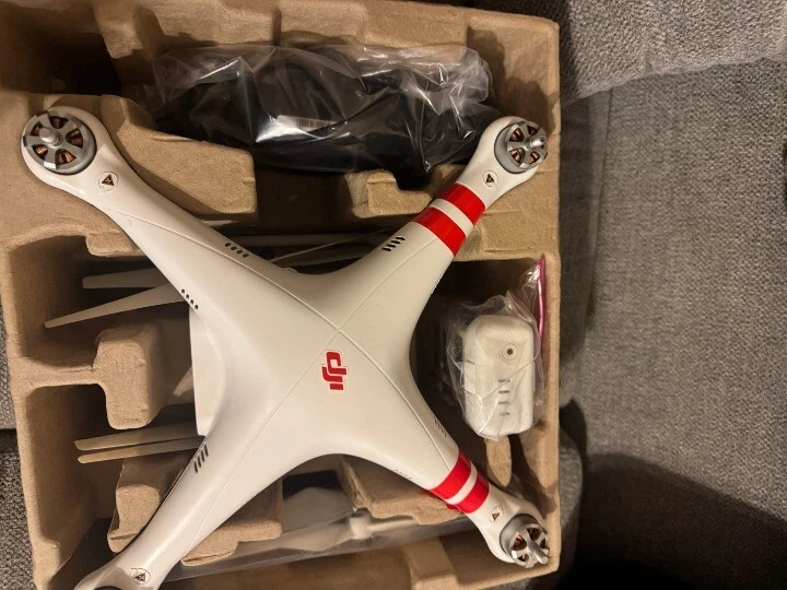 DJI Phantom 2 Vision Drone w/ Damaged Controller - Image 2 of 4