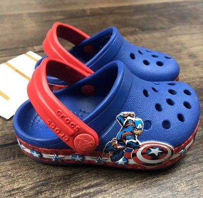 captain america crocs mens