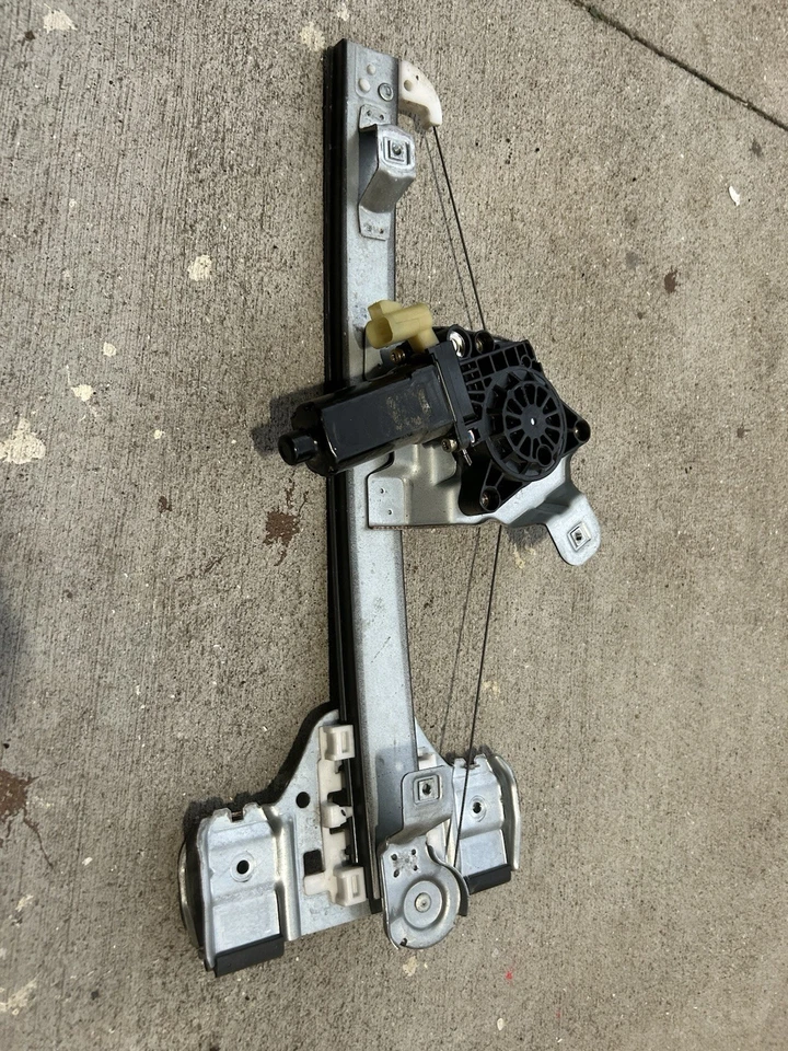2006-2010 HUMMER H3 REAR RIGHT SIDE DOOR WINDOW GLASS REGULATOR W/ MOTOR OEM - Image 2 of 2