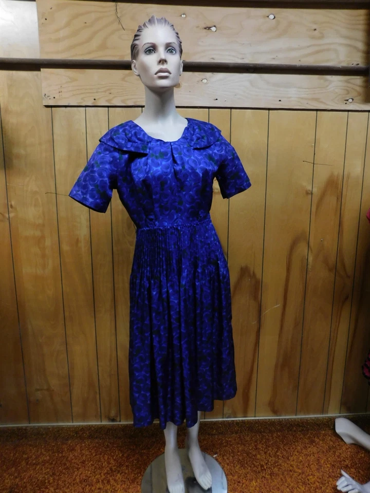 Vintage Handmade Purple Floral Day Dress 28" Waist - Image 2 of 4