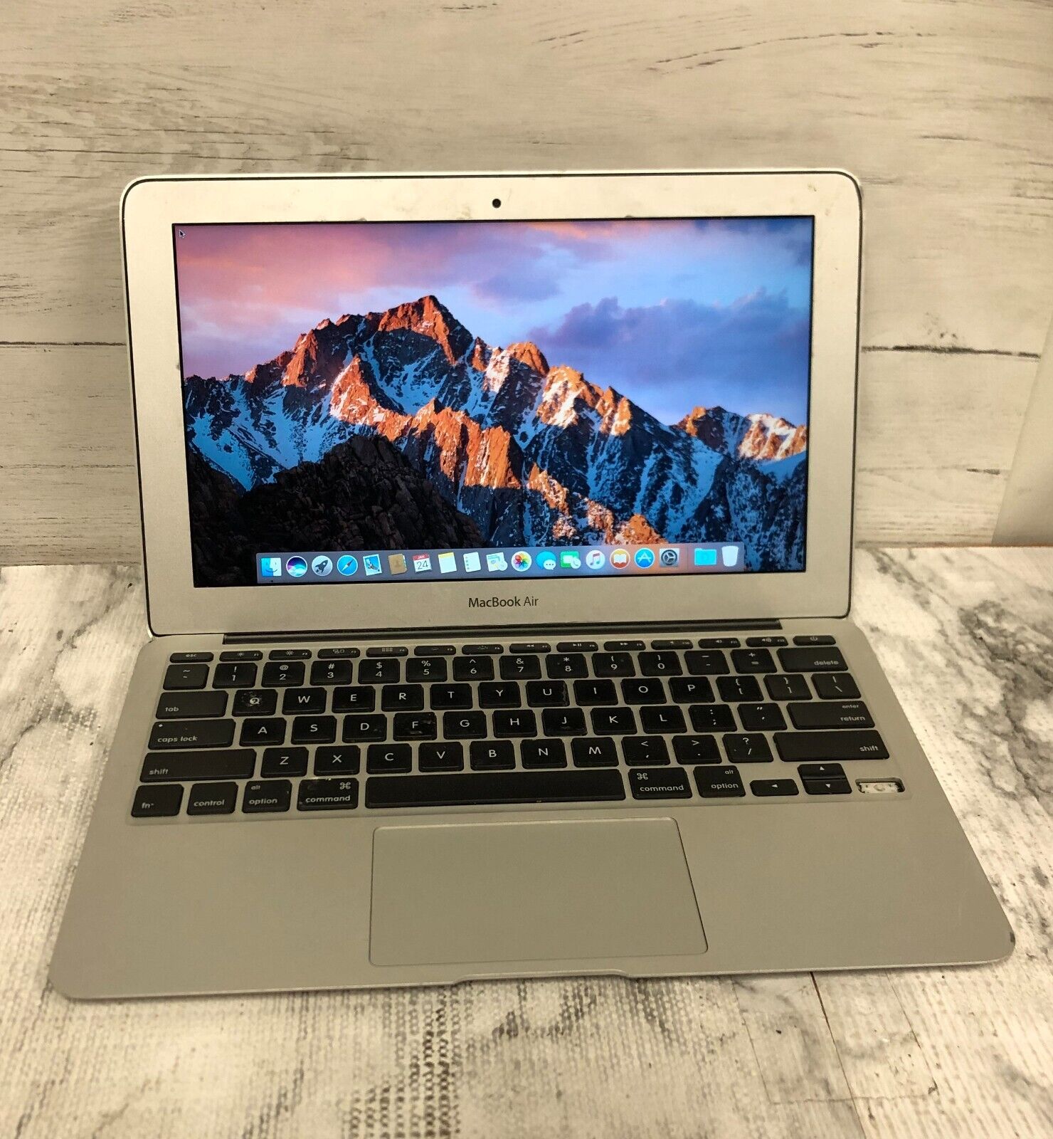 Apple MacBook Air 11-Inch Mid 2011 i5 1.6GHz 4GB RAM 60GB HDD macOS Sierra  10.12