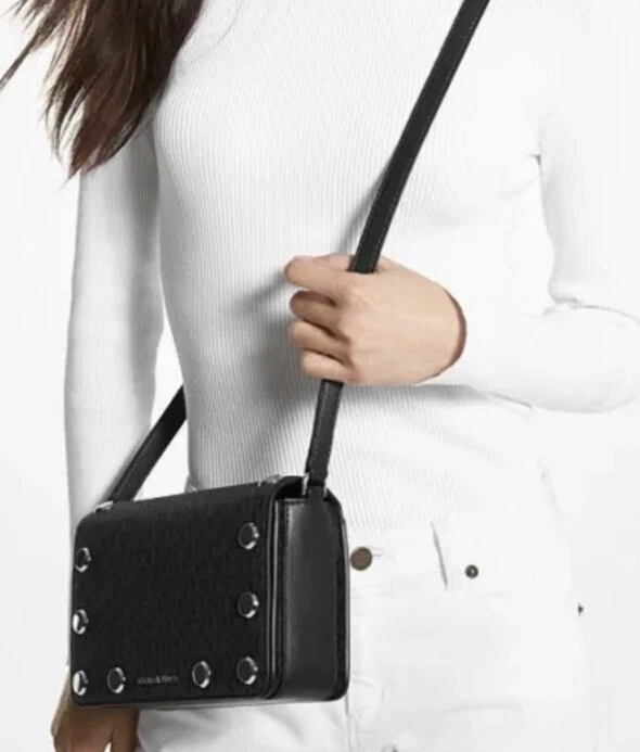 Nuevo Bolso Bandolera Michael Kors Holly Negro Firma Logo Plateado Solapa Mensajero Foto 2 de 4
