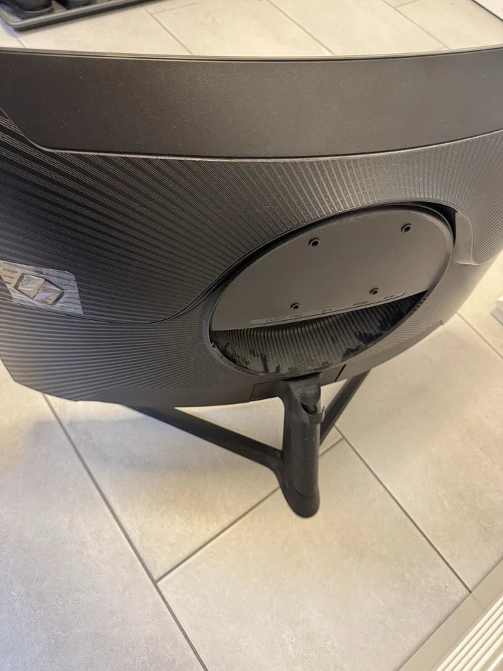 Samsung C27G54TQWR 27Zoll QHD Gaming Monitor 1ms Reaktionszeit “ Dispalyschaden” - Bild 2 von 3