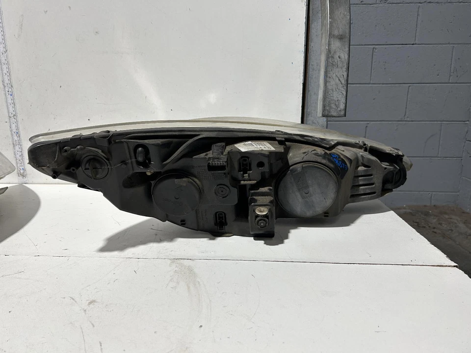 Peugeot 308 Left Head Light T7 09/2007-07/2011 - image 2 of 4