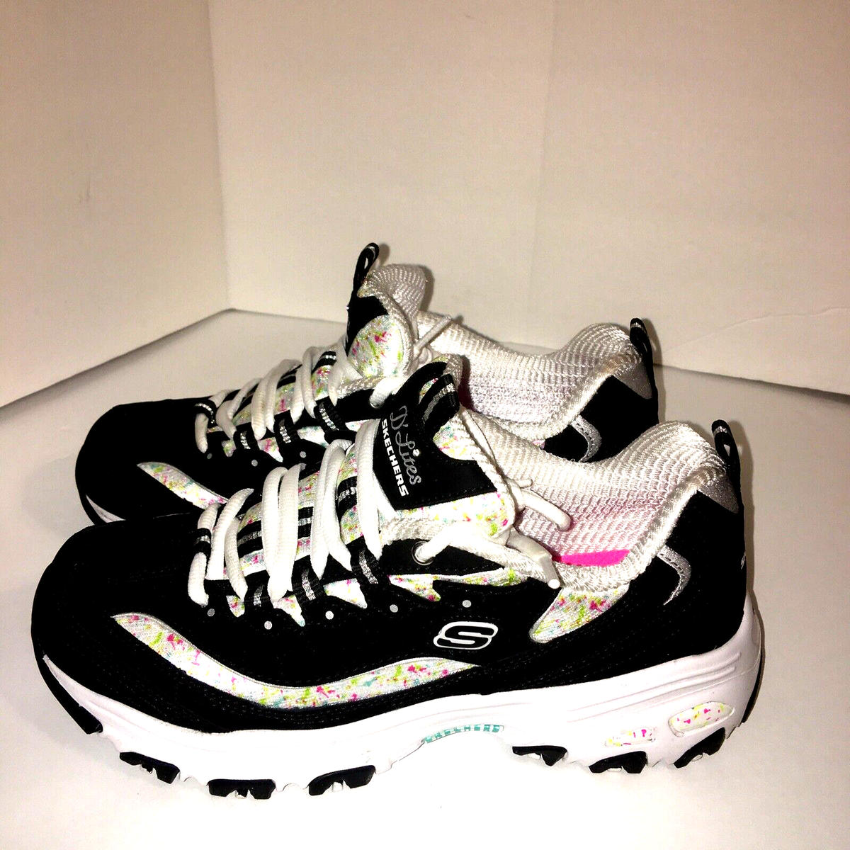 Women’s Sketchers Black Leather Delights De'Lites Size 1/2 M EUC