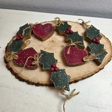 Vintage Rustic Wood Speckled Heart Holly Berry Garland Christmas Holiday Decor