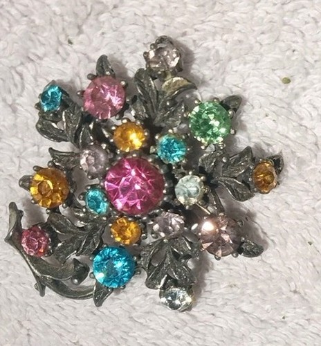 VINTAGE 1 3/4 " TALL HEAVY SIGNED CORO RHINESTONE FLORAL BROOCH FLOWER PIN - Picture 5 of 6