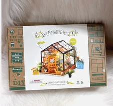 DIY Miniature House Kit DG104 Cathy's Flower House Robotime Crafting Set -Sealed
