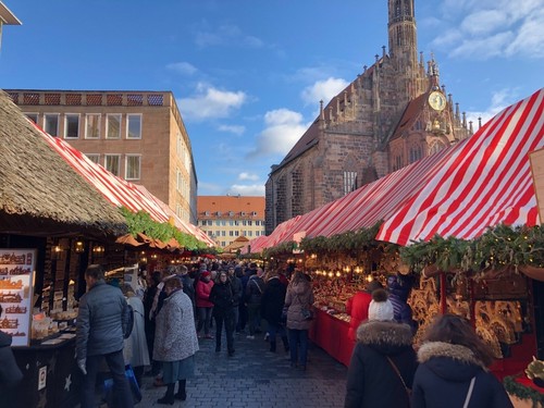 Sonderkugel Christbaumkugel Skyline Nürnberg inkl Ständer Handarbeit aus Lauscha - Bild 7 von 12