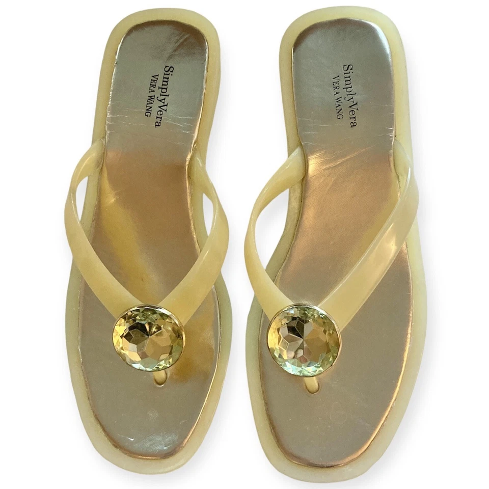 Sandálias Simply Vera Wang Bauble Jelly chinelos cunha amarelo pálido prata joia - Imagem 2 de 4