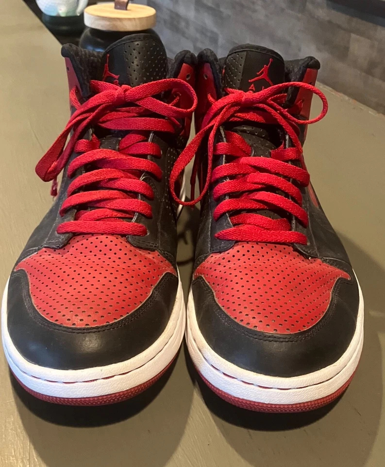 Talla 11 - Air Jordan Alpha 1 rojo universitario Foto 3 de 4