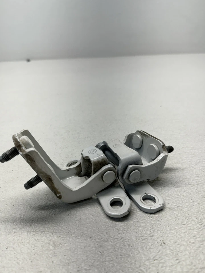 1997 - 2001 LEXUS ES300 REAR RIGHT LOWER AND UPPER DOOR HINGE WHITE OEM 231967 - Изображение 3 из 4