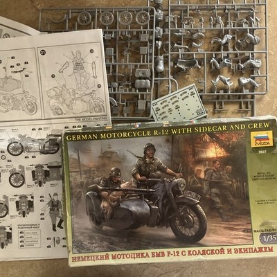 Zvezda BMW R-12 Sidecar Crew 1:35 Unassembled Plastic Model Kit Gray