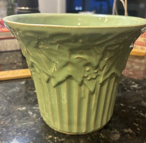 Old McCOY POTTERY Ivy And Berries JARDINERE Flower Pot Planter 6”￼green