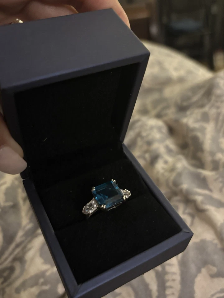 Anillo de cóctel de plata esterlina topacio azul Londres con baguettes talla 10 Foto 2 de 4