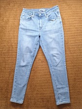 Levi's Women's 721 High-Rise Skinny Jeans Med Wash Light Fade W31 X L28