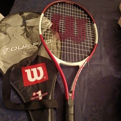 Wilson Tour Pro Titanium Tennisschläger mit Koffer 18-23kg Saitenspannung