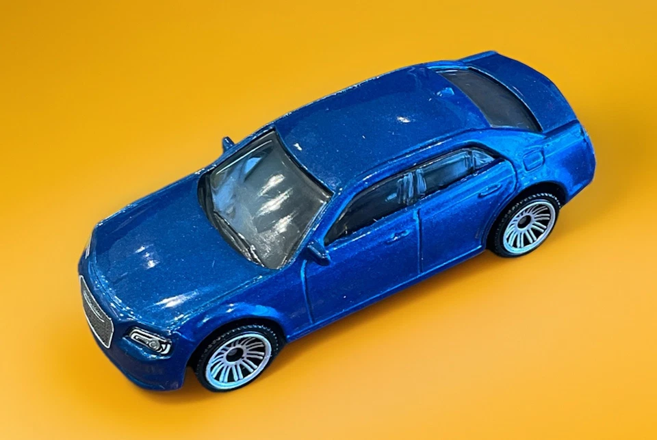 Chrysler 300 2022 Matchbox 2015 - azul escamas de metal - suelto Foto 3 de 4