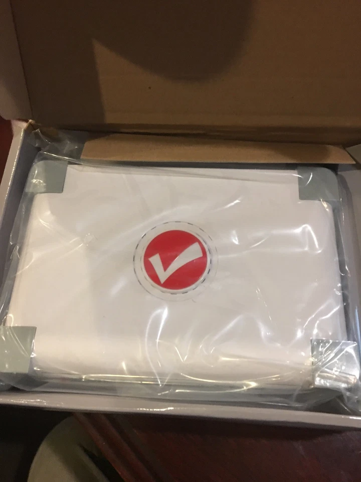 Brand New Intellinet 4-Port Wireless N300 Router - Image 3 of 4