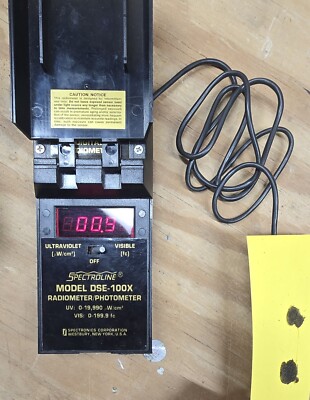 CALIBRATED Spectroline DSE-100X Digital Radiometer W/ DIX-555A & DIX-365
