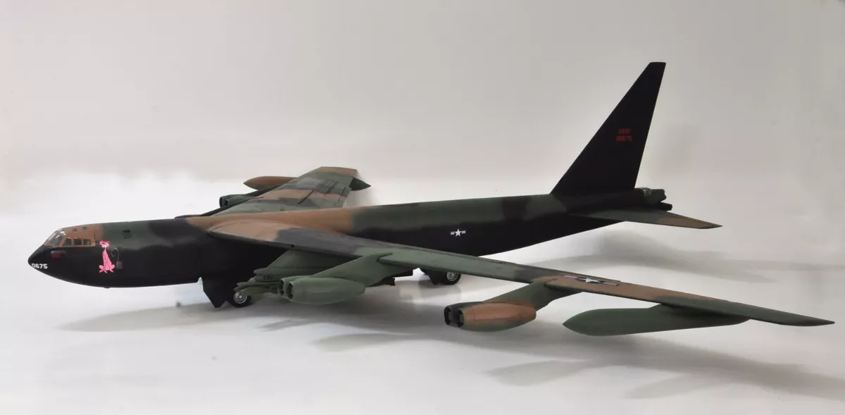 TAMIYA BOEING B-52D STRATO FORTRESS