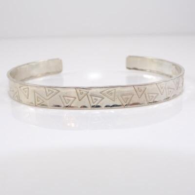J. Gray Modernist Geometric Triangle Sterling Silver Etched Cuff Bracelet LFD4