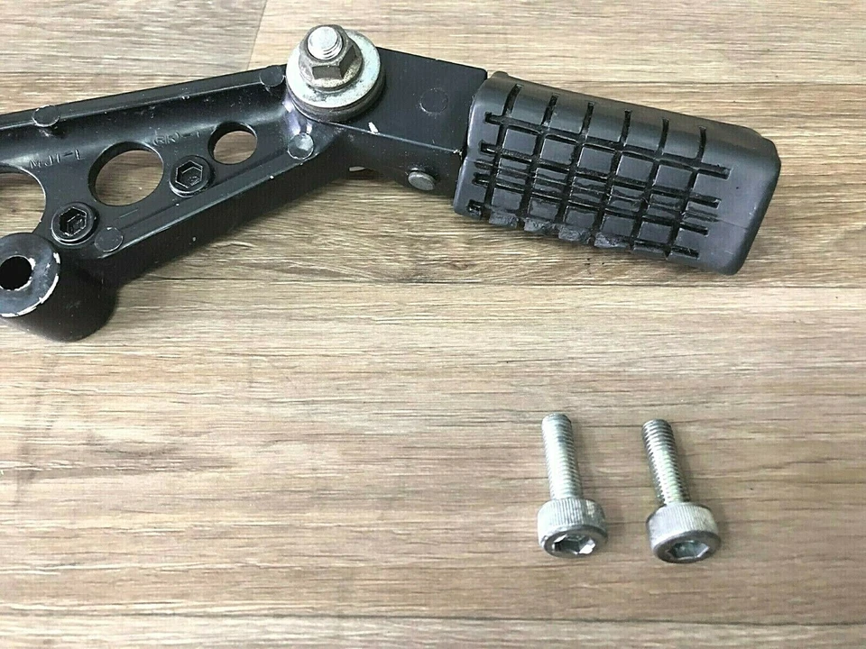 84 85 Honda Nighthawk CB700SC reposapiés trasero izquierdo pasajero reposapiés 50621-MJ1-000 Foto 4 de 4