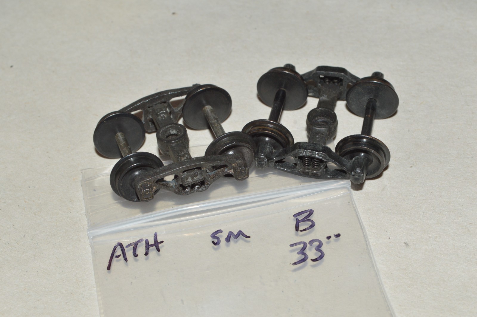 HO scale sprung metal freight car trucks Athearn Bettendorf w/ 33