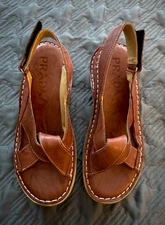 WOMENS SZ 5N-HIGH END-TAN LEATHER SANDALS LOW WEDGE EUC