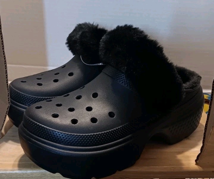 Crocs STOMP Lined Clog Black Fur 208546-001 M12 New image 8