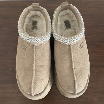 UGG Tazz Slippers Women s Size 9 Sand Platform Slip On Sheepskin