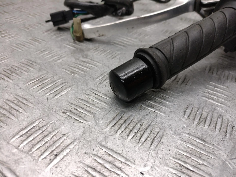 Honda CBR 1100 XX CBR 1100 XX 2001 Blackbird clip para mano izquierda Foto 4 de 4