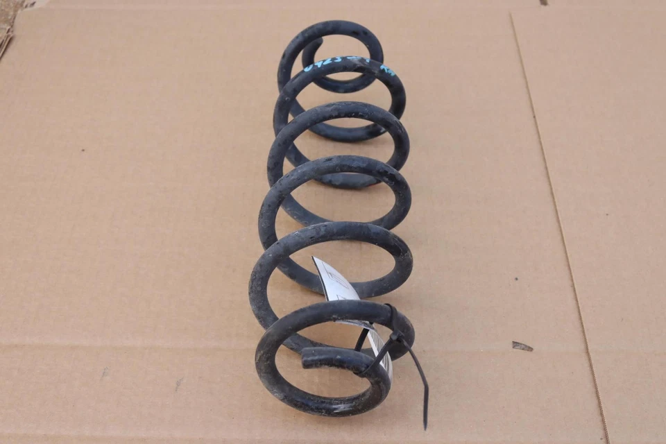 TOYOTA COROLLA 2020-2022 TRACCIÓN DELANTERA HÍBRIDO LE SUSPENSIÓN TRASERA DERECHA MUELLE HELICOIDAL OEM Foto 2 de 3