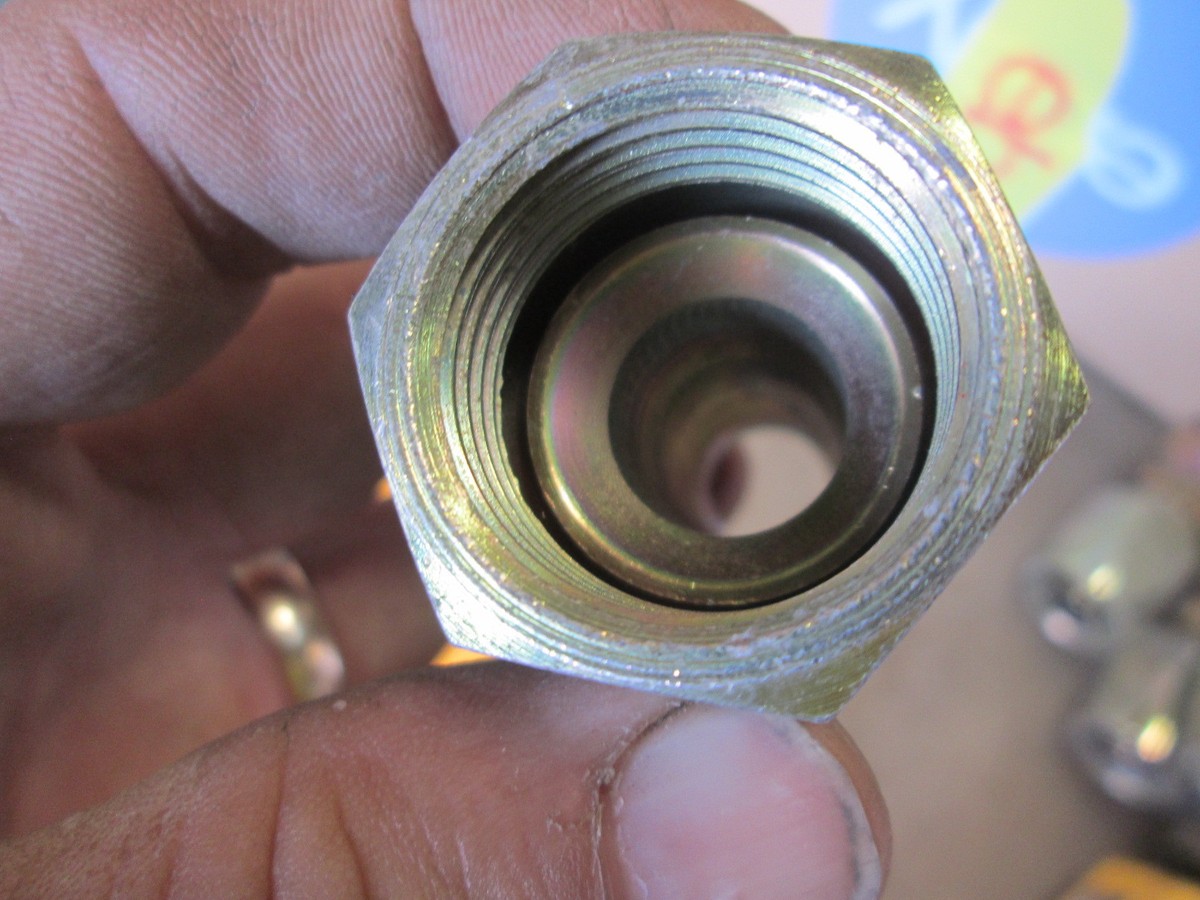 NOS Eaton Hydraulic Fitting Size 12 12 104N Straight Flared
