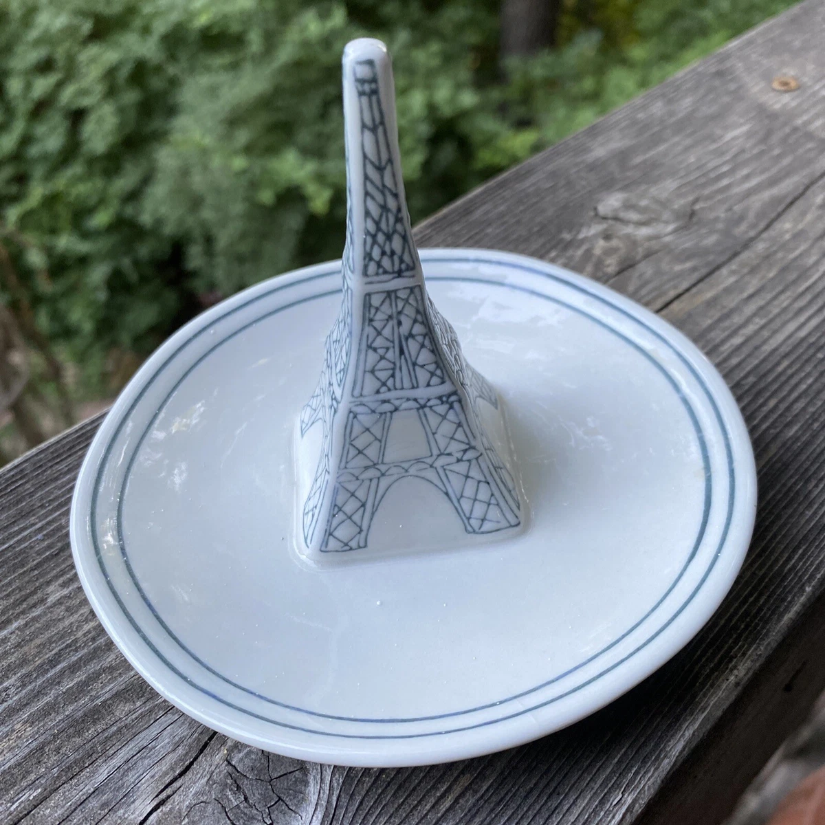 Rose Gold Eiffel Tower Ring – GIVA Jewellery