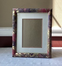Picture Frame With Mat, Holds 5  x7  Photo, Self Standing Frame