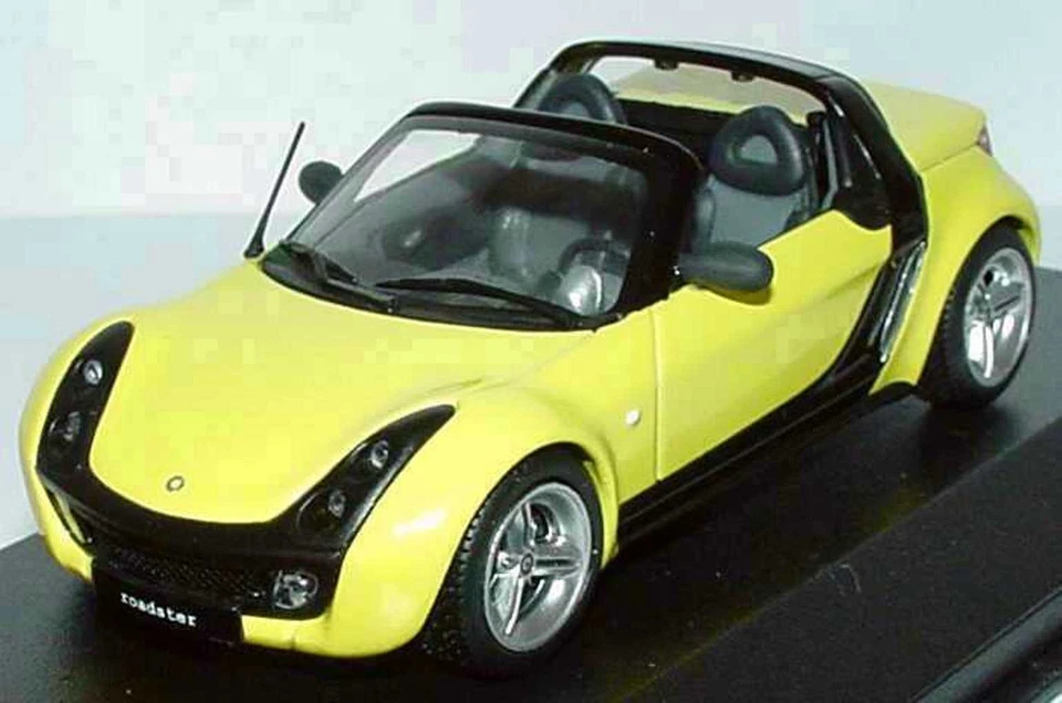 Smart Roadster Coupe R452 2003 2005 Negro Brillante Amarillo Minichamps 1/43 - Imagen 3 de 3