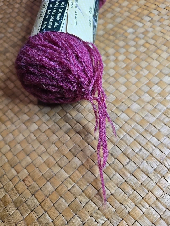 Calcetín y suéter de colección corazón rojo 3 capas hilo 1 OZ madeja color vino 426 lana virgen Foto 3 de 4