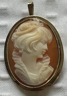 Vintage 14Kt Yellow Gold Cameo Pin/Brooch Pendant Carved Shell 1.25 Inches