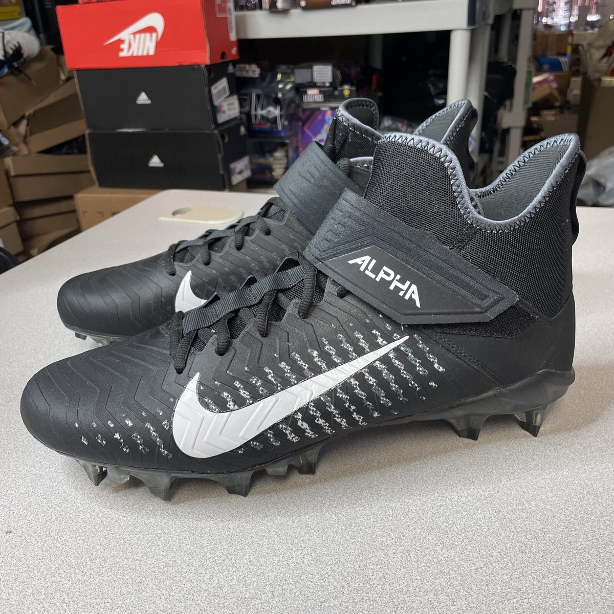 Nike Mens Alpha Menace Pro 2 Mid Football Cleat Size 11.5 