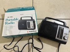 RADIOSHACK AC/DC AM FM PORTABLE RADIO SHACK 